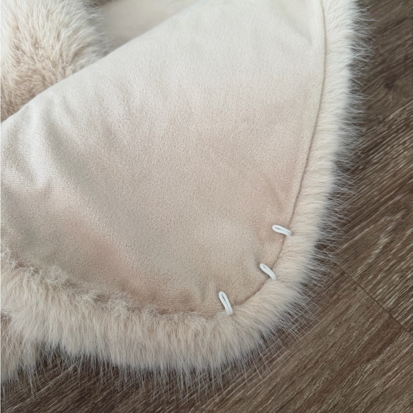 NWT Tulip Bridal Cream Beige Faux Fur Wrap Stole Wedding Women’s Size Small - Picture 7 of 7